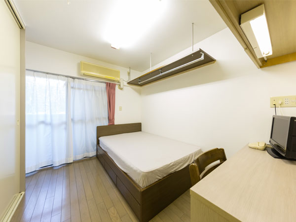部屋全体・収納付きセミダブルベッド