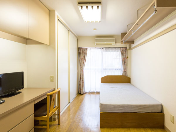 部屋全体・収納付きセミダブルベッド